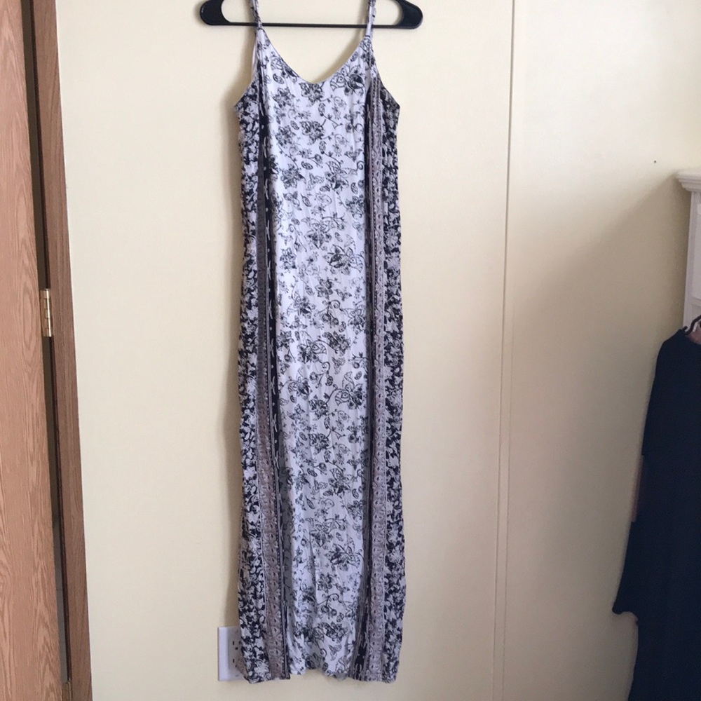 Summer maxi dress with slit